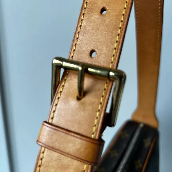 Louis Vuitton Croissant MM - Picture 15 of 17